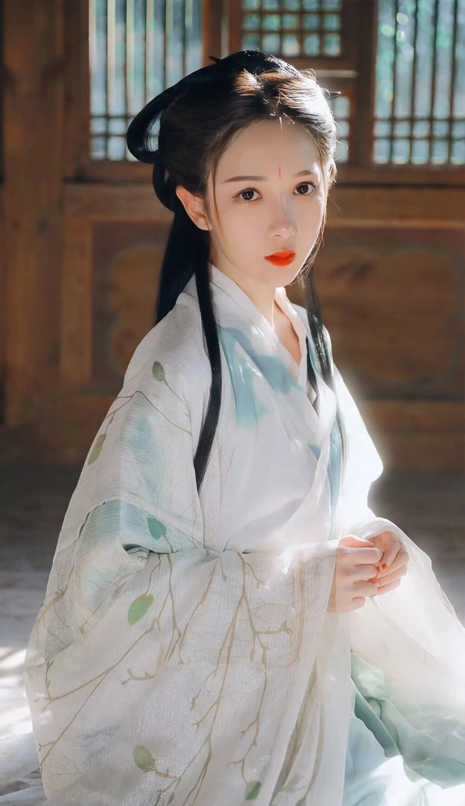 疯子倚栏杆