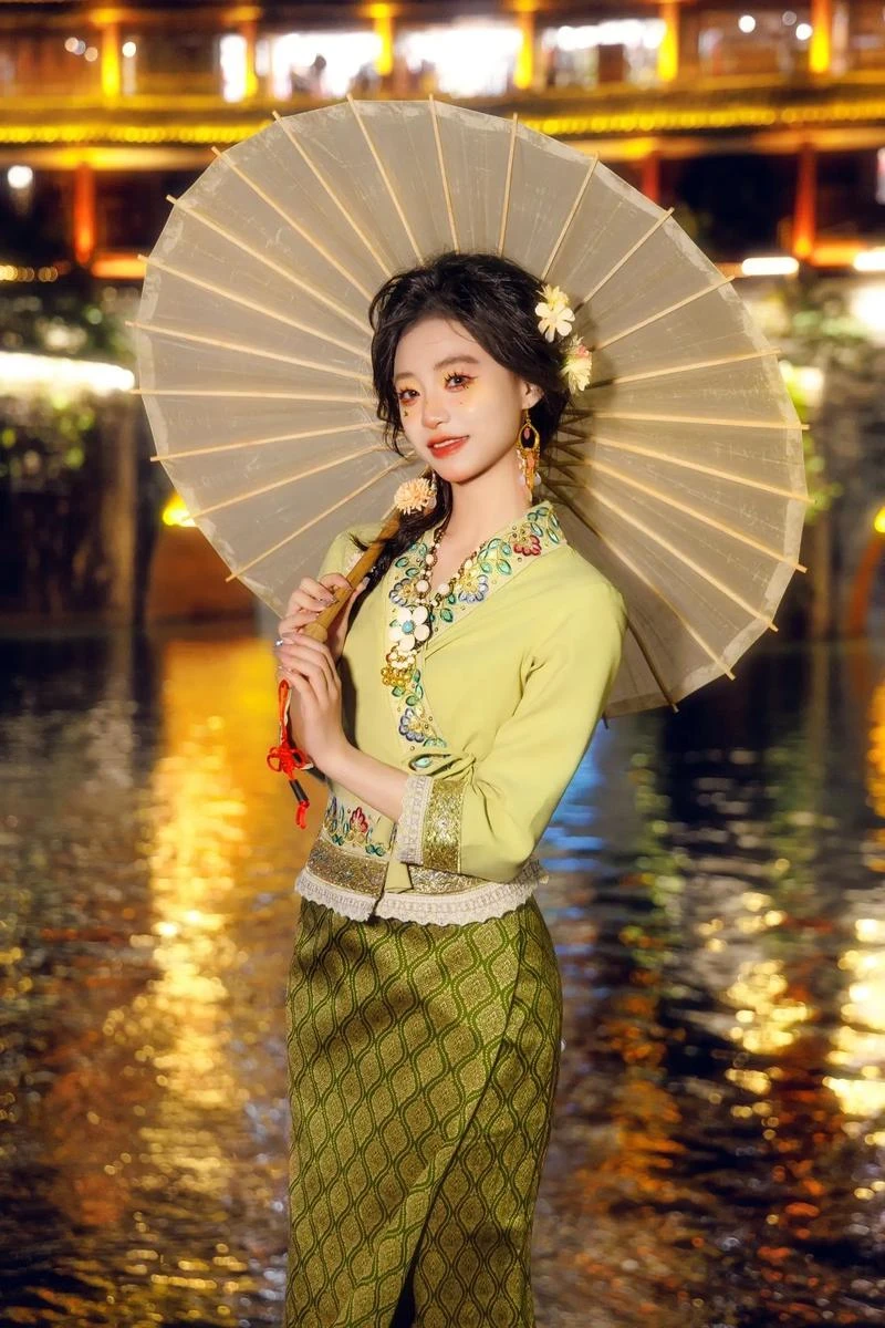 有鹤啄鱼