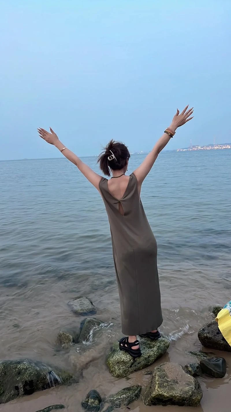 吴镇宇一家三口新加坡同框 费曼暴瘦引热议