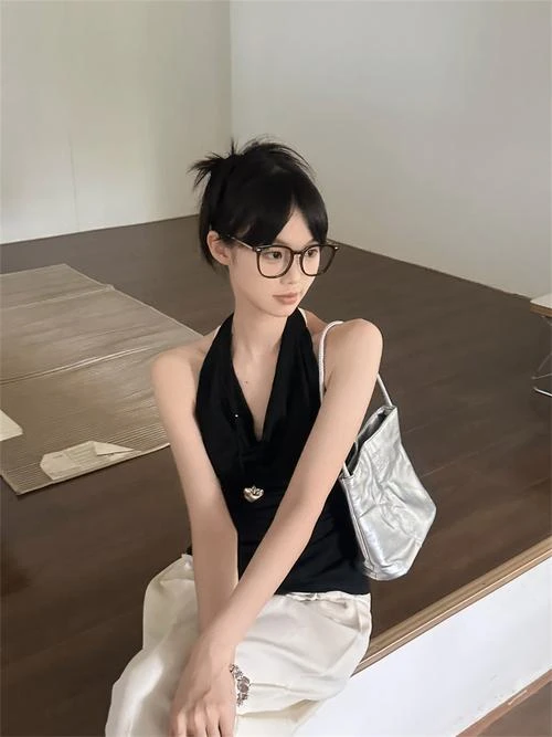 一张餐桌上的偶然相遇 王传君江疏影开启社交新篇章
