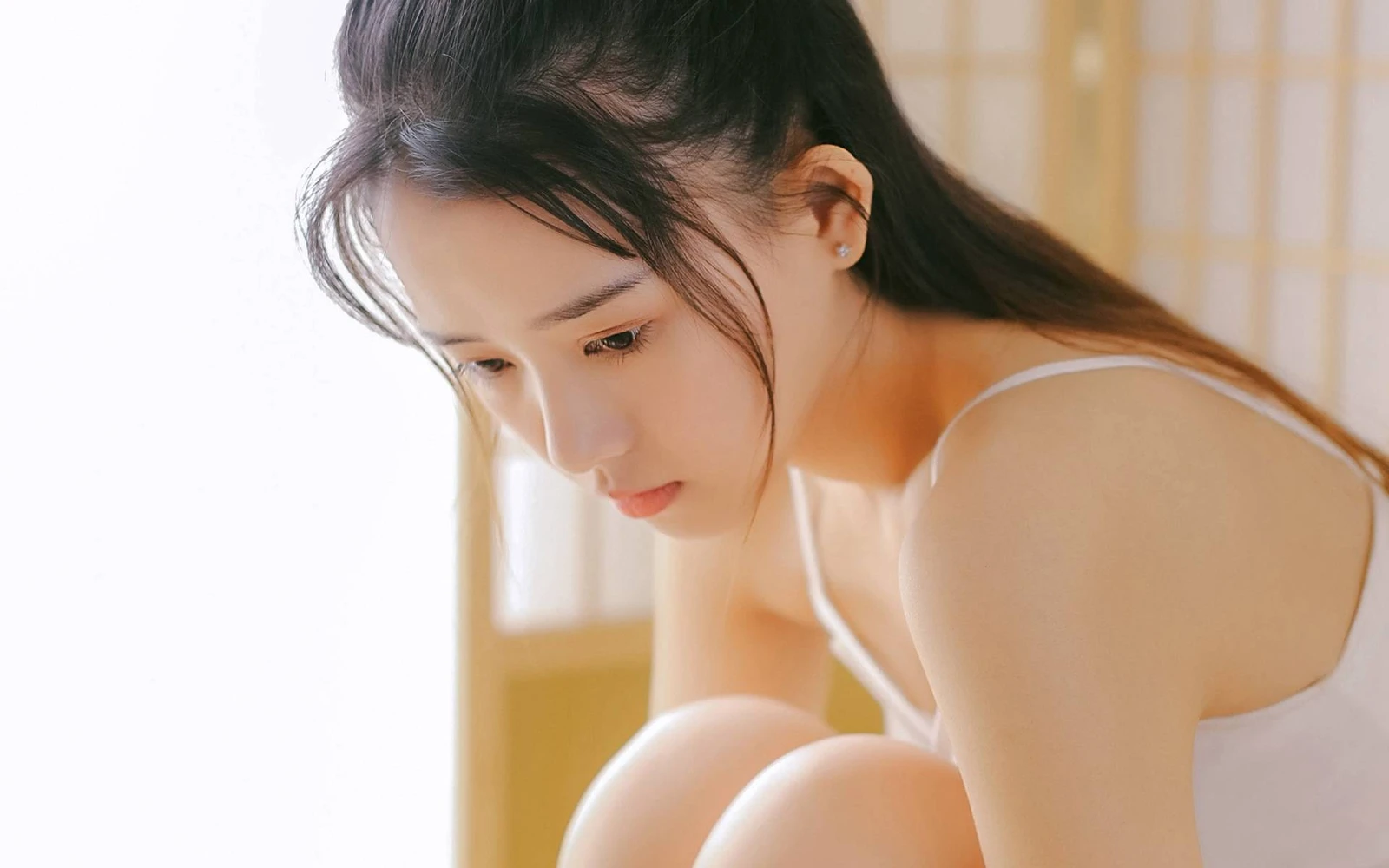 陈小春痛哭原因揭秘 应采儿一句话回应惹泪目