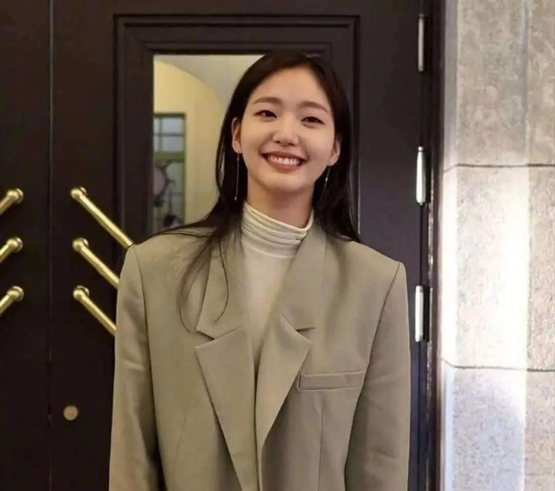 笑小西