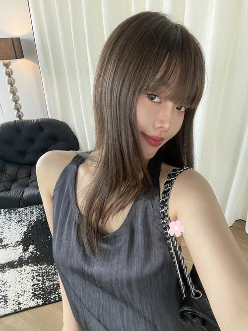 春雨杏花白